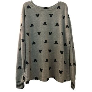 Disney lightweight sweatshirt with Mickey Mouse silhouettes. Long sleeves.